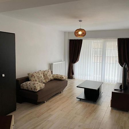 Апартаменты Apartament Stefan Орадя Экстерьер фото