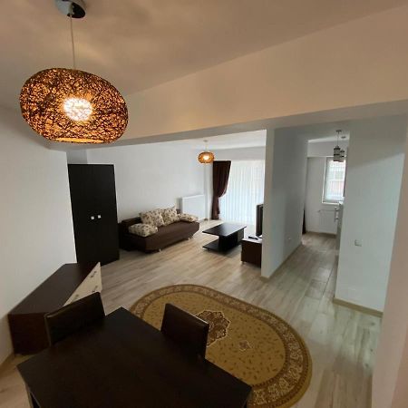 Апартаменты Apartament Stefan Орадя Экстерьер фото