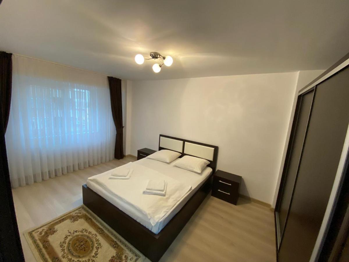 Апартаменты Apartament Stefan Орадя Экстерьер фото