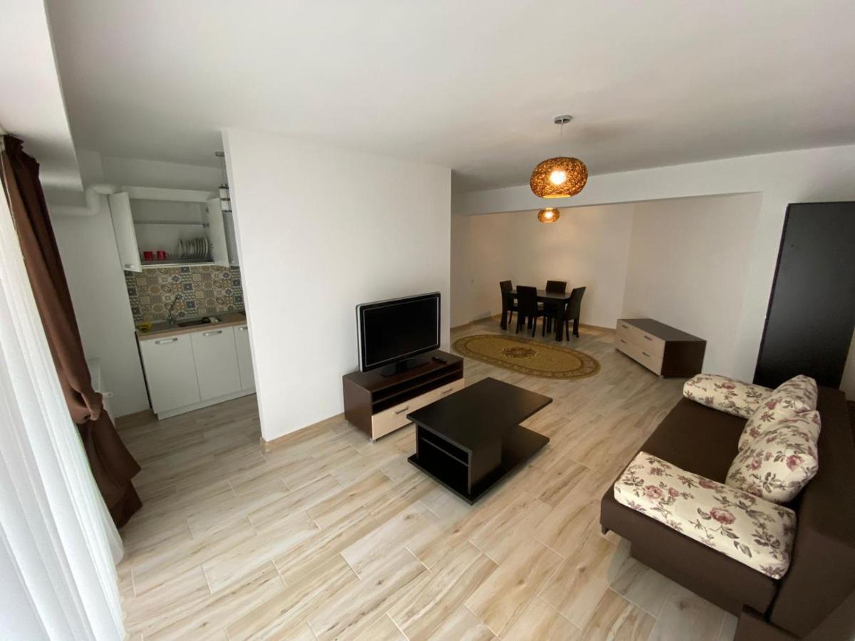 Апартаменты Apartament Stefan Орадя Экстерьер фото