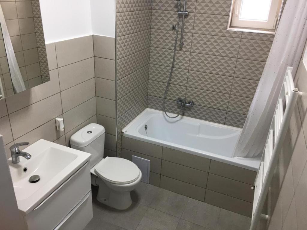 Апартаменты Apartament Stefan Орадя Экстерьер фото
